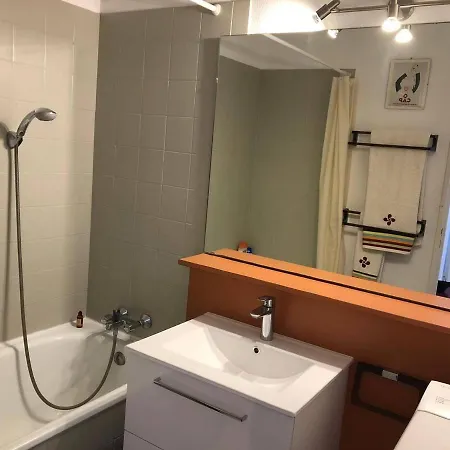 Appt T3 Avec Terrasse, Clim, Parking A Cap D'agde, Proche Et Commerces - Fr-1-249-38 아파트